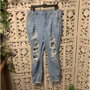 FASHION NOVA! SWEET DISTRESSED & DESTROYED STRETCHY LIGHT DENIM JEANS